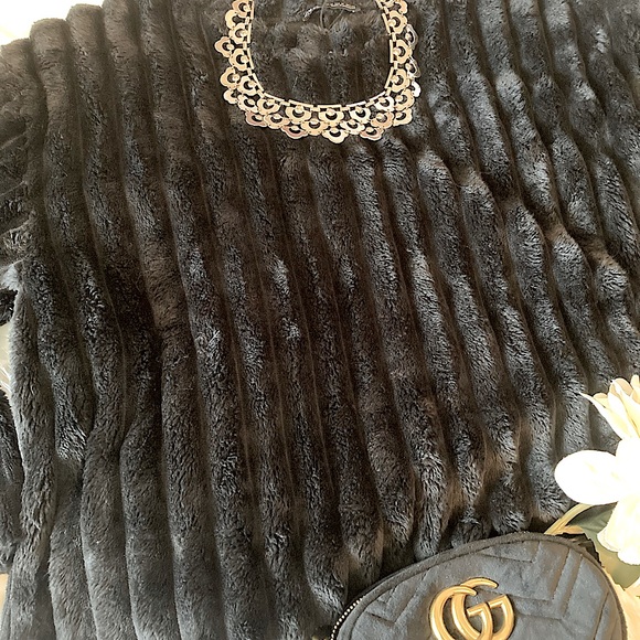 Zara NWOT Plush Black Top SZ-M - Picture 2 of 8